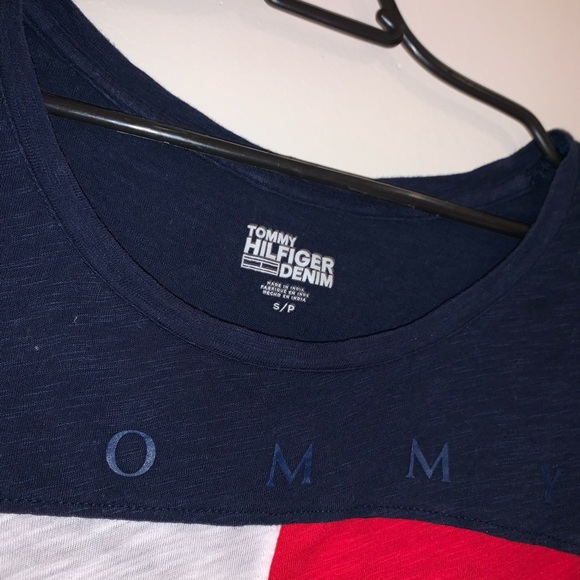 tommy hilfiger logo cropped t-shirt - Picture 2 of 3